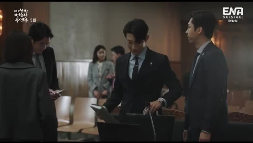 Необычный адвокат У Ён У