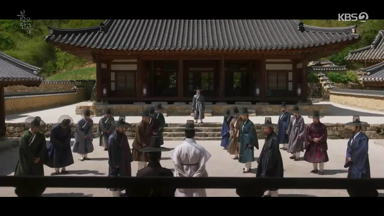 Одинокое красное сердце