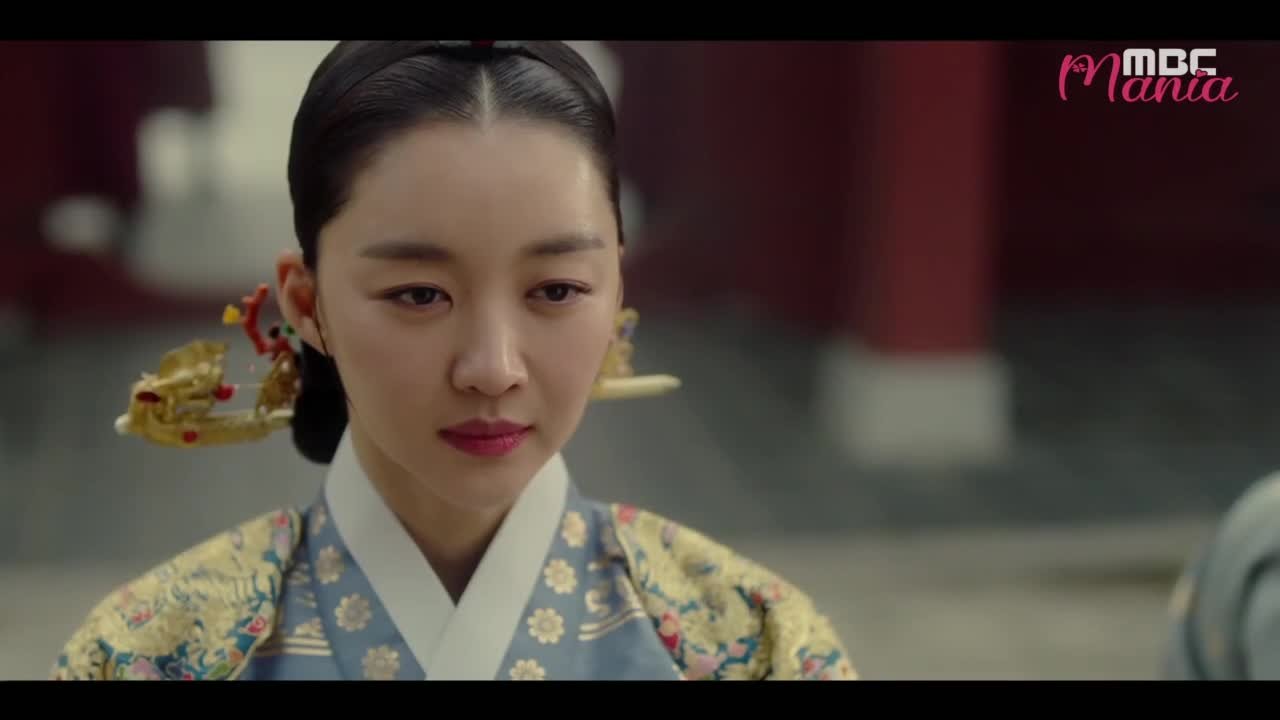 Красный манжет рукава