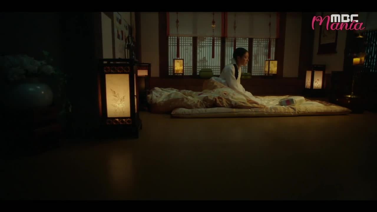 Красный манжет рукава