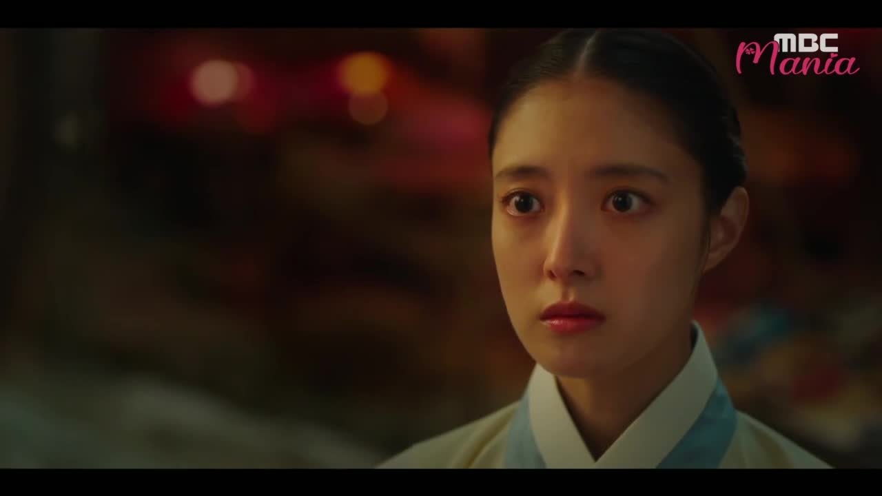 Красный манжет рукава