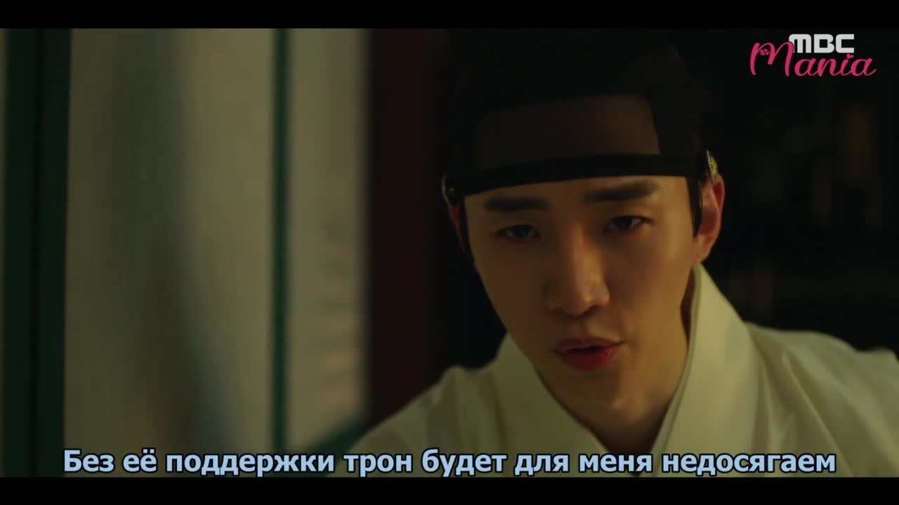 Красный манжет рукава