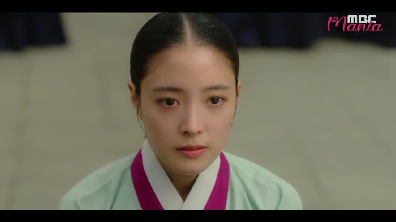 Красный манжет рукава