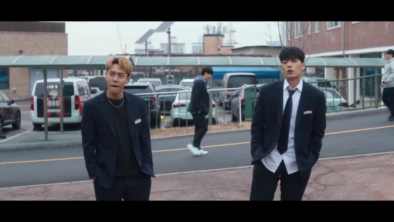 Первый: Герои старшей школы