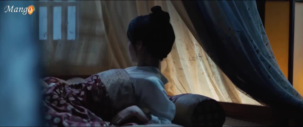 Воды текут вдалеке