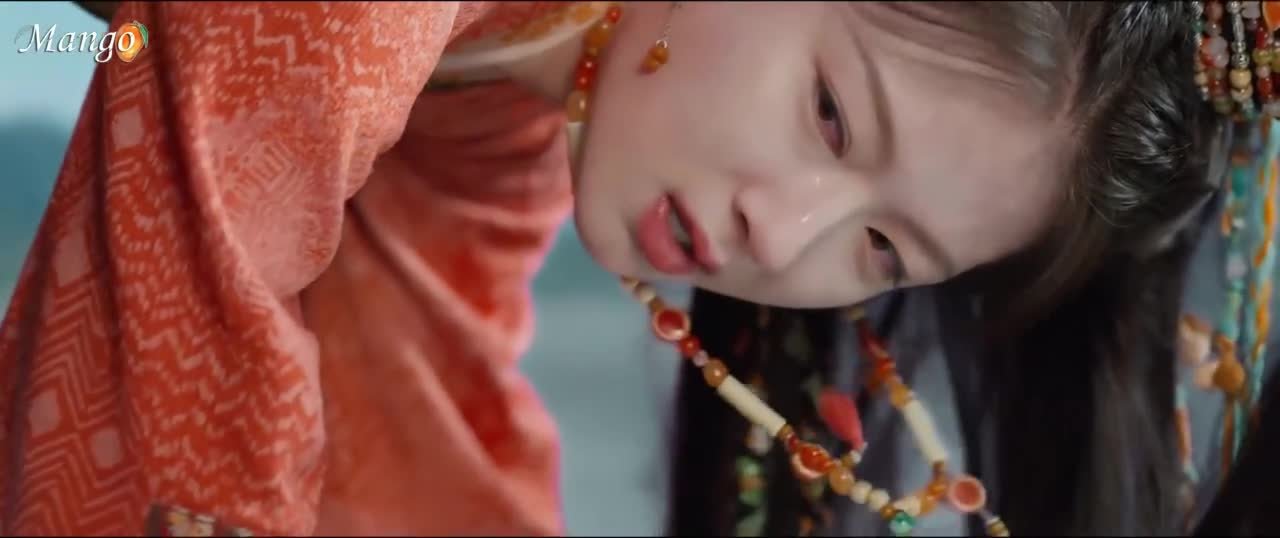 Воды текут вдалеке