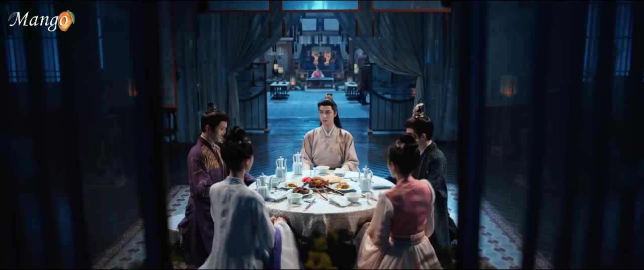 Воды текут вдалеке