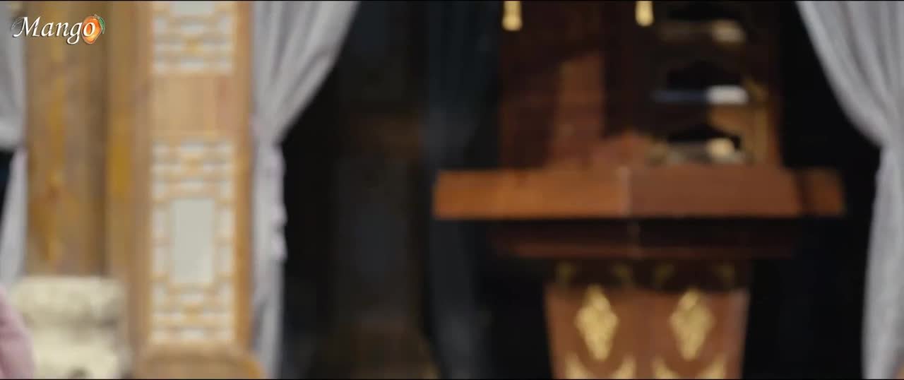 Воды текут вдалеке