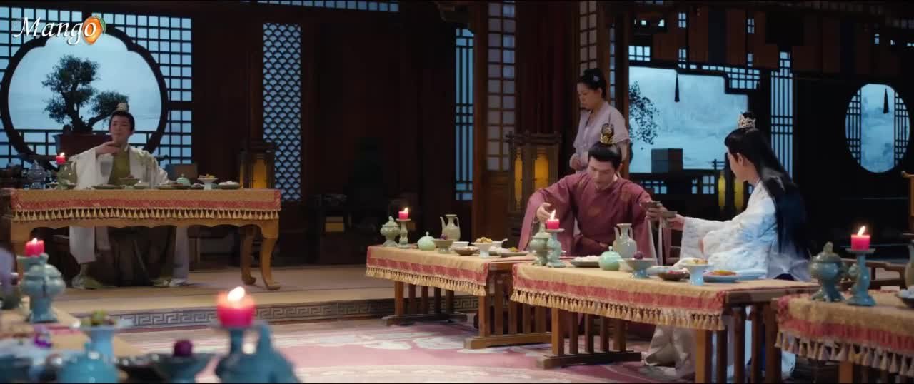 Воды текут вдалеке