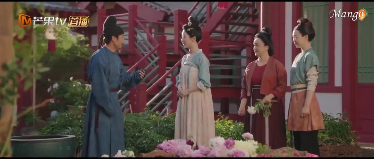 Цветущий пион