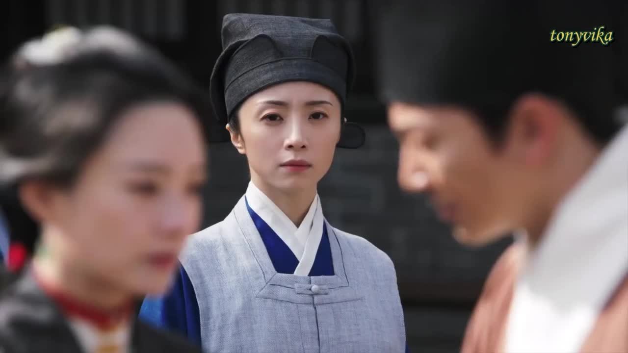 Под светом луны