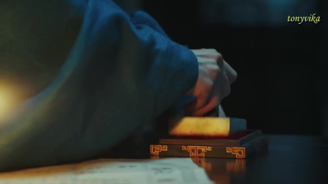 Под светом луны