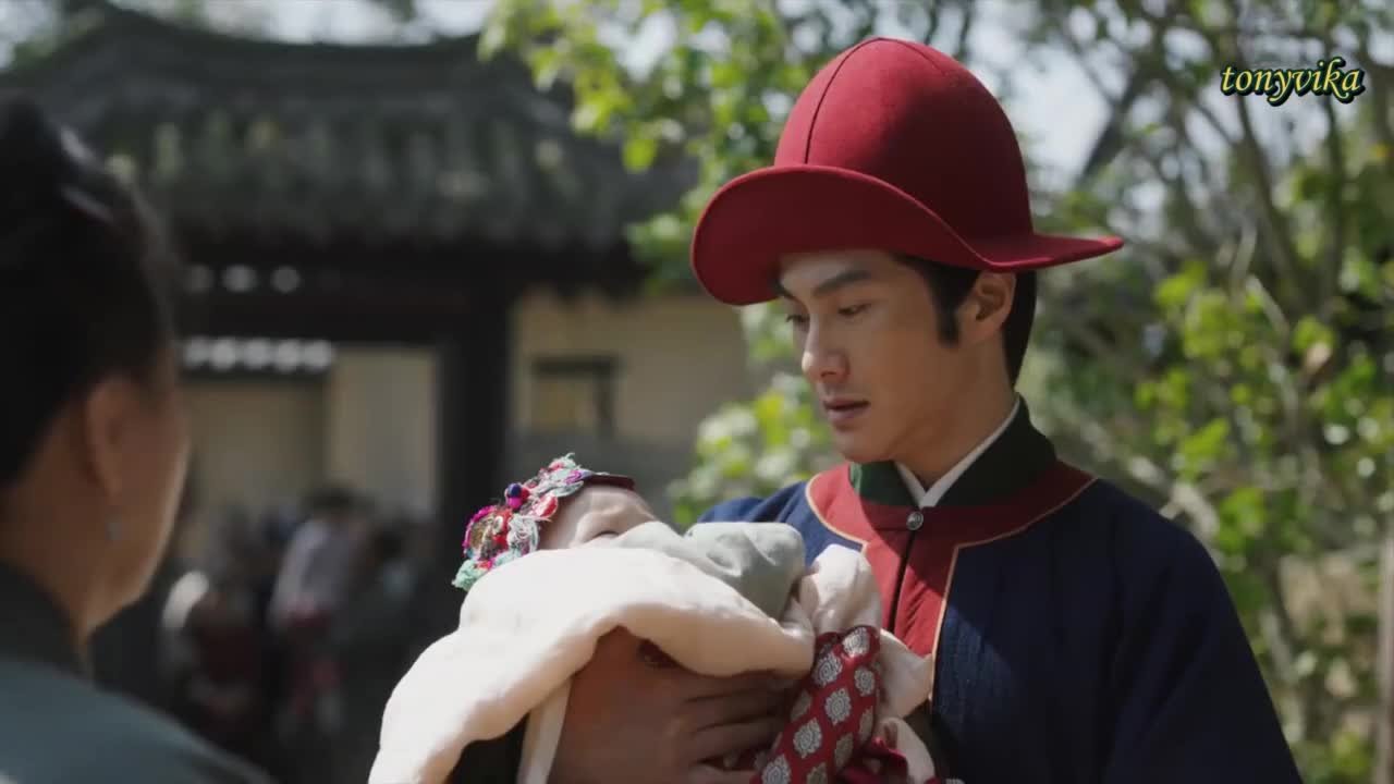 Под светом луны