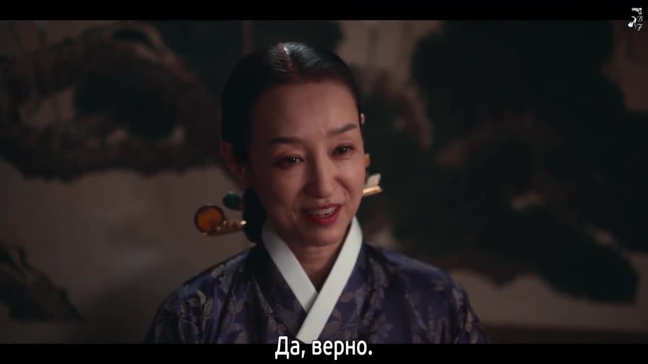 Струящаяся над рекой луна