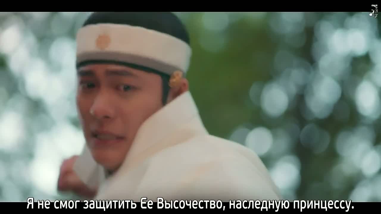 Струящаяся над рекой луна